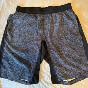 Men’s Lululemon T.H.E. Short 11” Linerless Black White Print Men's Size XL
